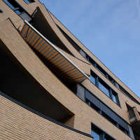 Knikarm met screens 1