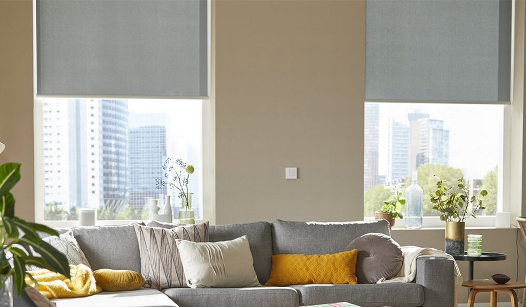 somfy-living-room-sofa-electric-interior-blinds